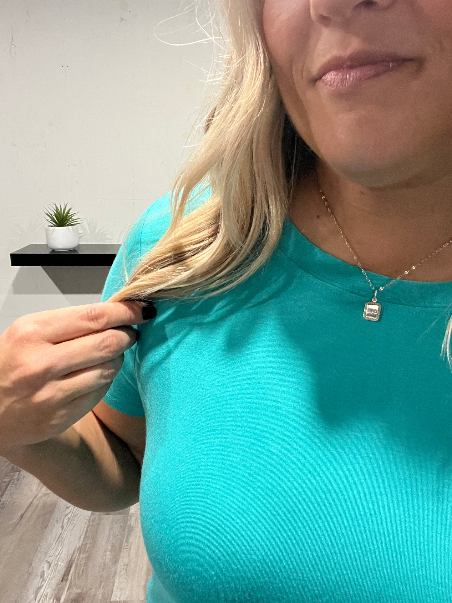 🤍Aqua Basic Beauty Flowy Tee