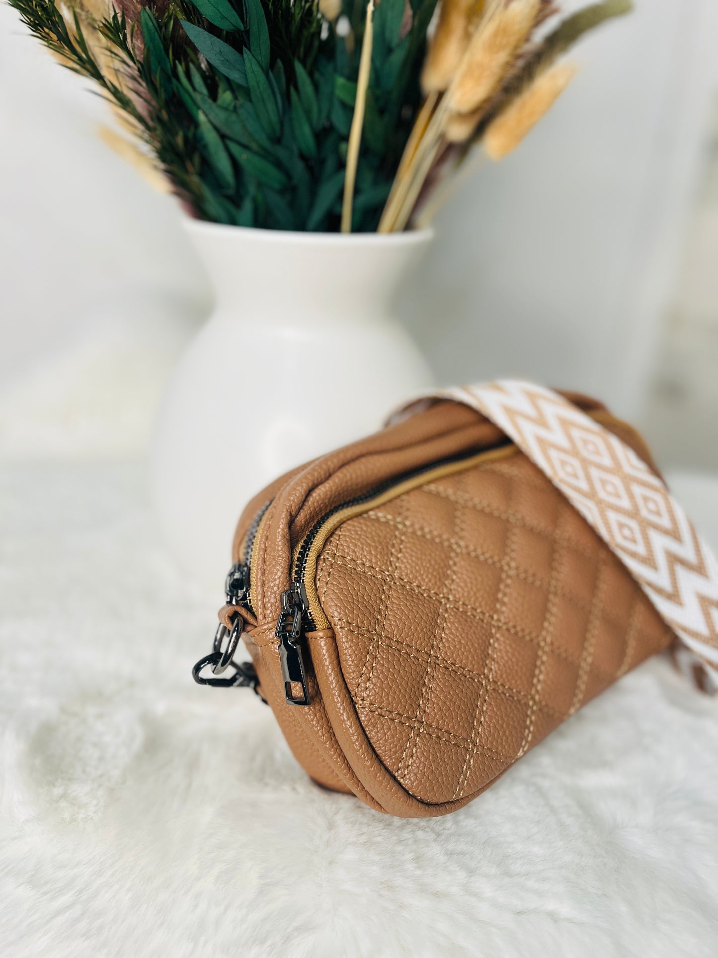 ð€Ash Mocha Vegan Leather Crossbody