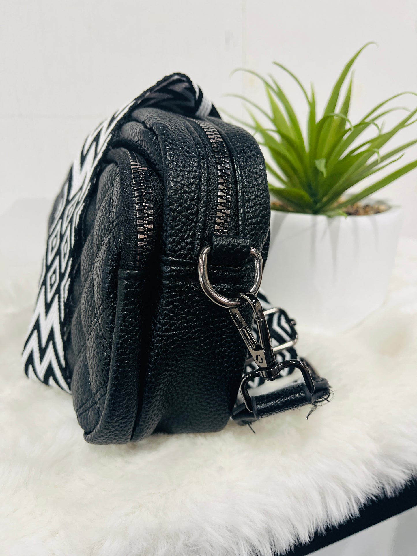 🤍Onyx Quilted Crossbody