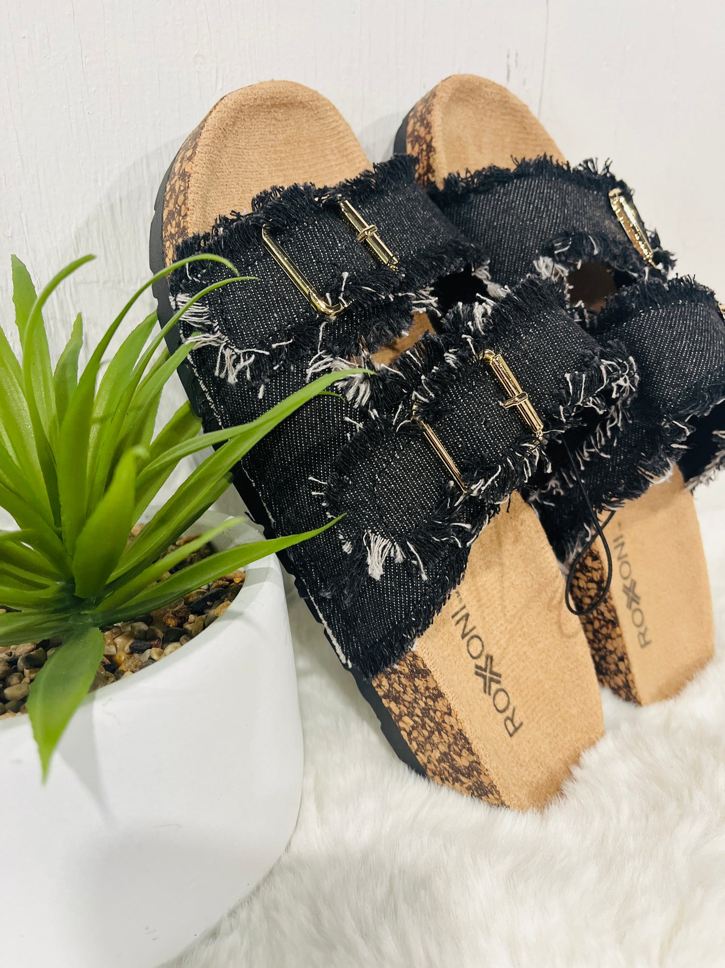 🤍Sunny Day Frayed Edgy Denim Slides