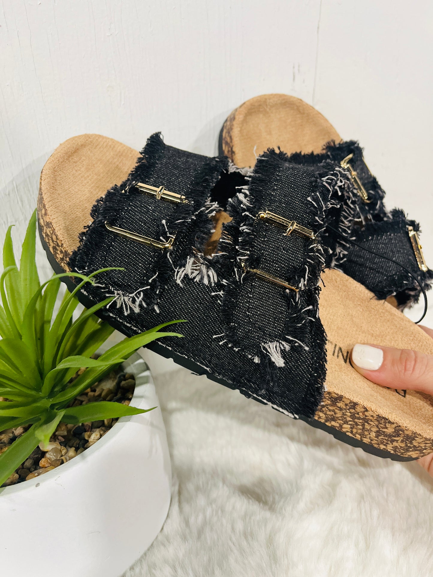 🤍Sunny Day Frayed Edgy Denim Slides