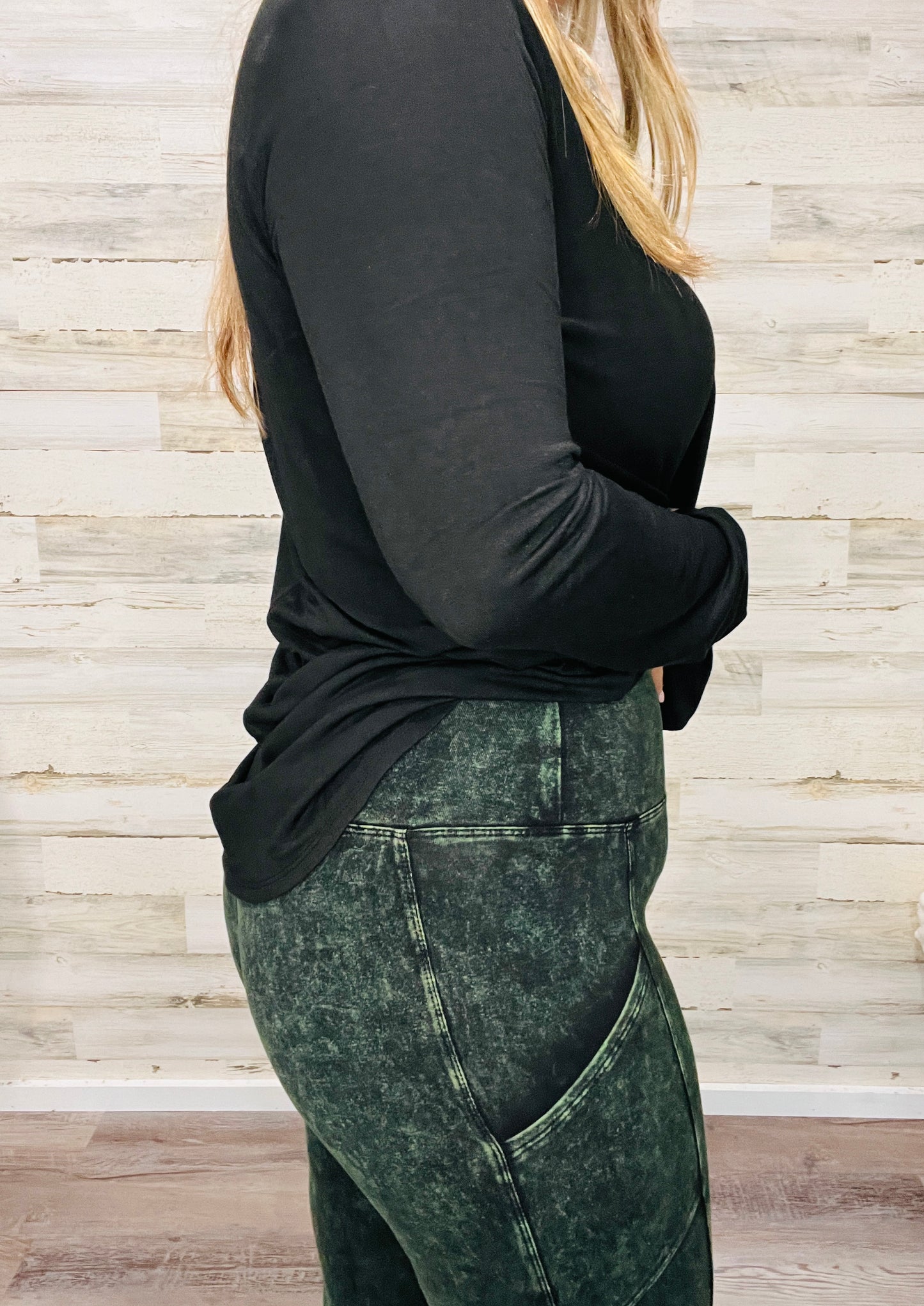 🤍 Hunter Green Acid Wash Leggings