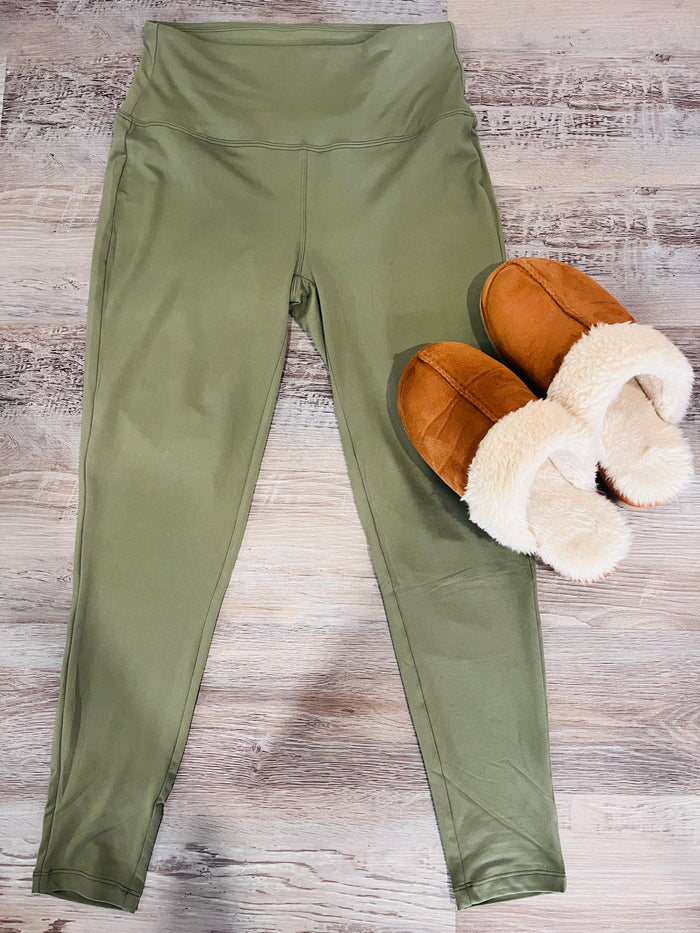 🤍 Olive Green Buttery Soft Leggings