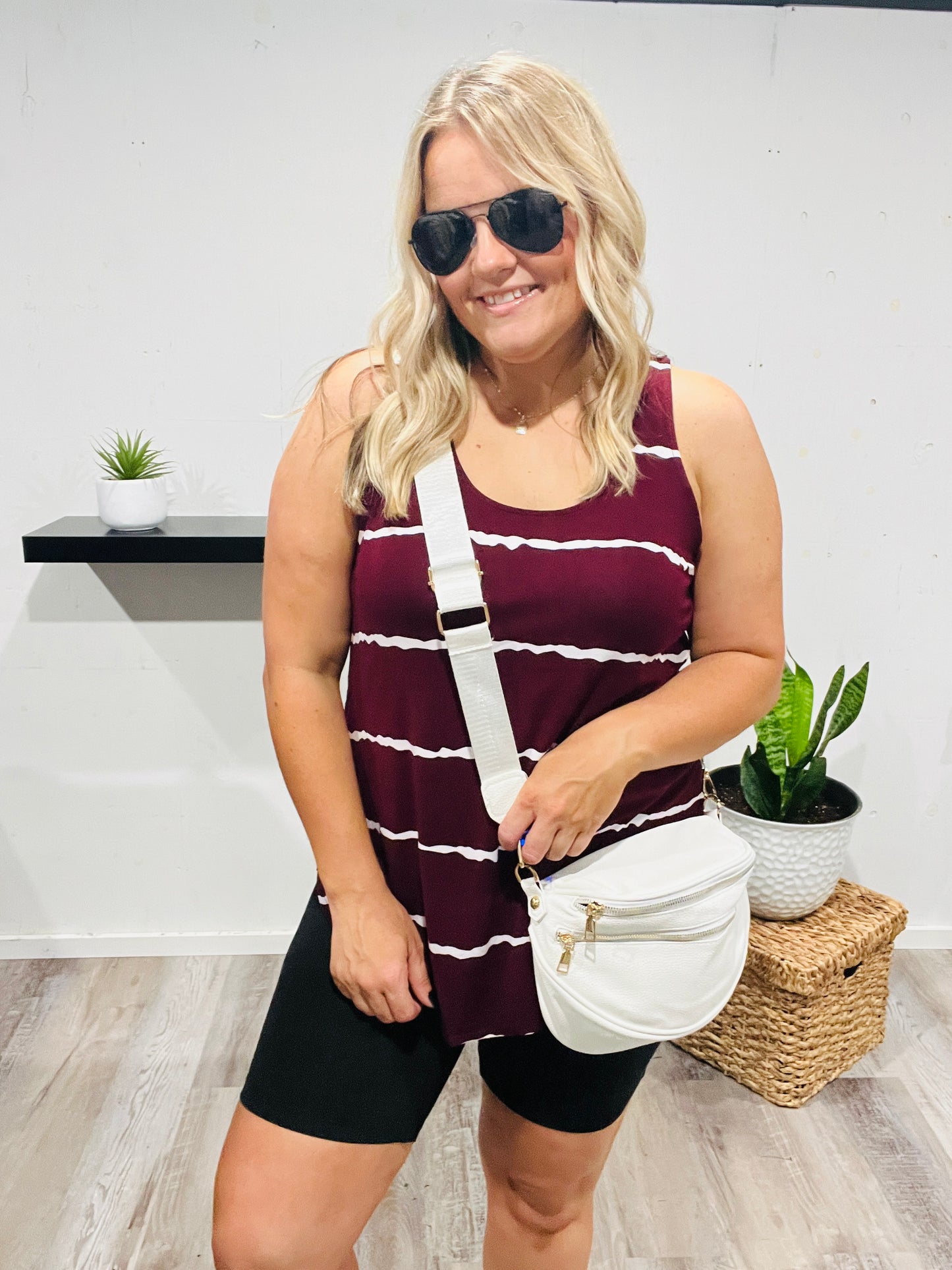 🤍Classy Pearl White Bum Bag