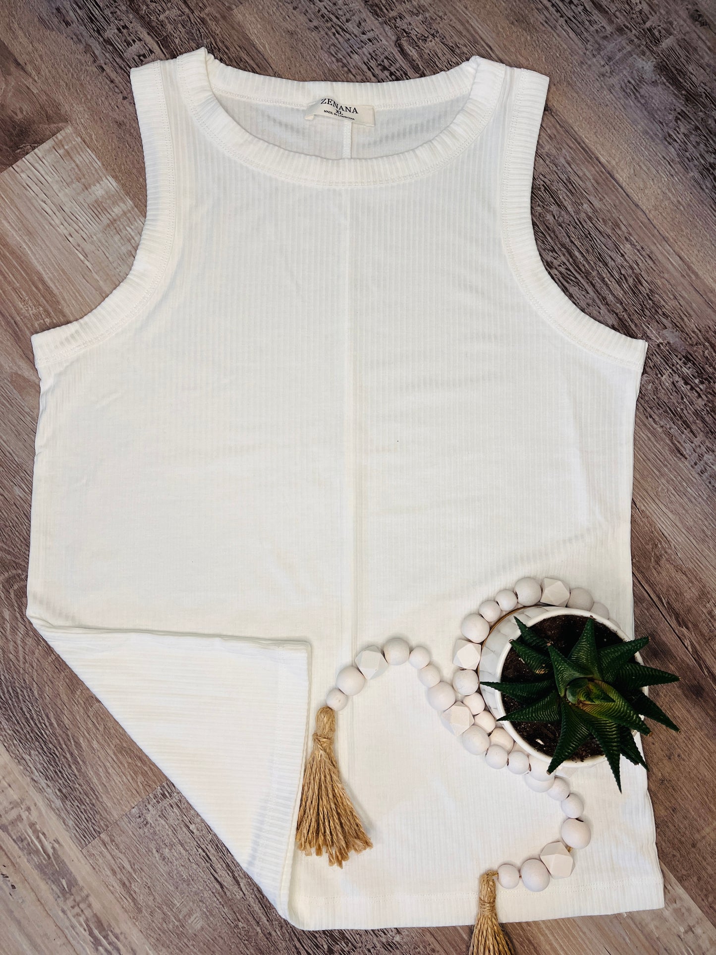 🤍 Ribbed Scoop Neck Tank Top