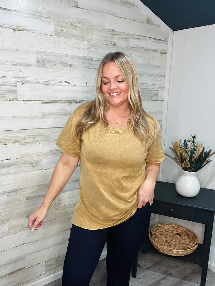 🤍Golden Caramel Washed Tee